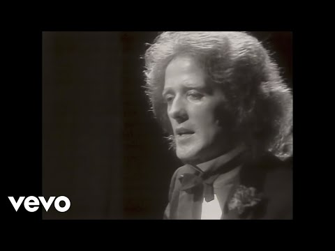 Youtube: Gilbert O'Sullivan - What's in a Kiss (Official Video)