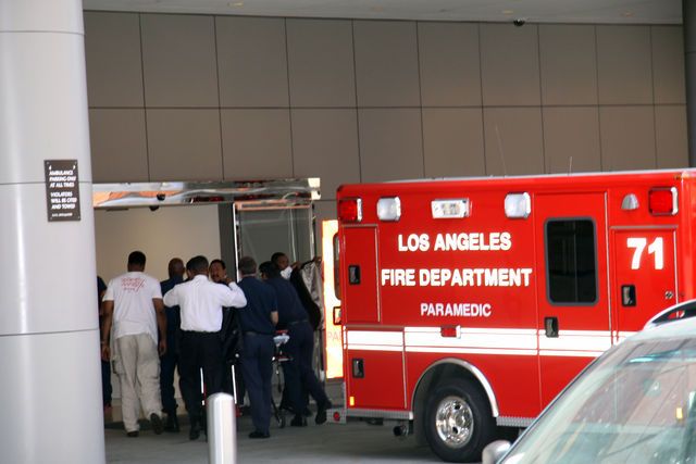 /dateien/gg55144,1252395561,ambulance-arrives-at-hospital-with-michael-jackson