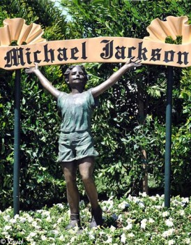 /dateien/np62551,1275584830,Un-complexe-touristique-dedie-a-Michael-Jackson mode une
