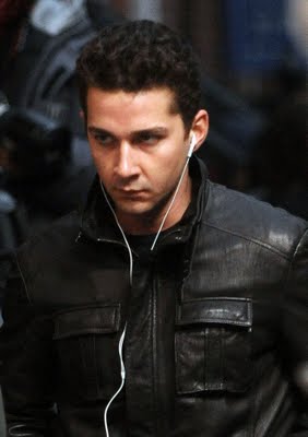 /dateien/np66944,1288529881,shia-labeouf-looking-serious-03
