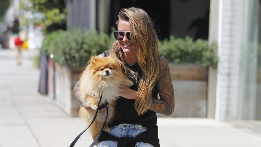 sophia-thomalla-mit-gwen-stefanis-hund-i