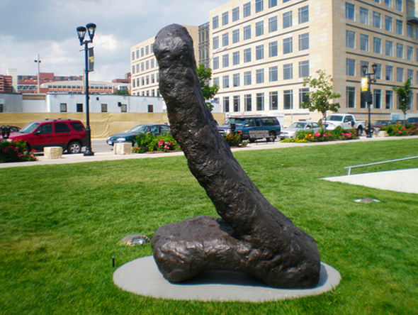 brown-penis-shaped-statue-640093