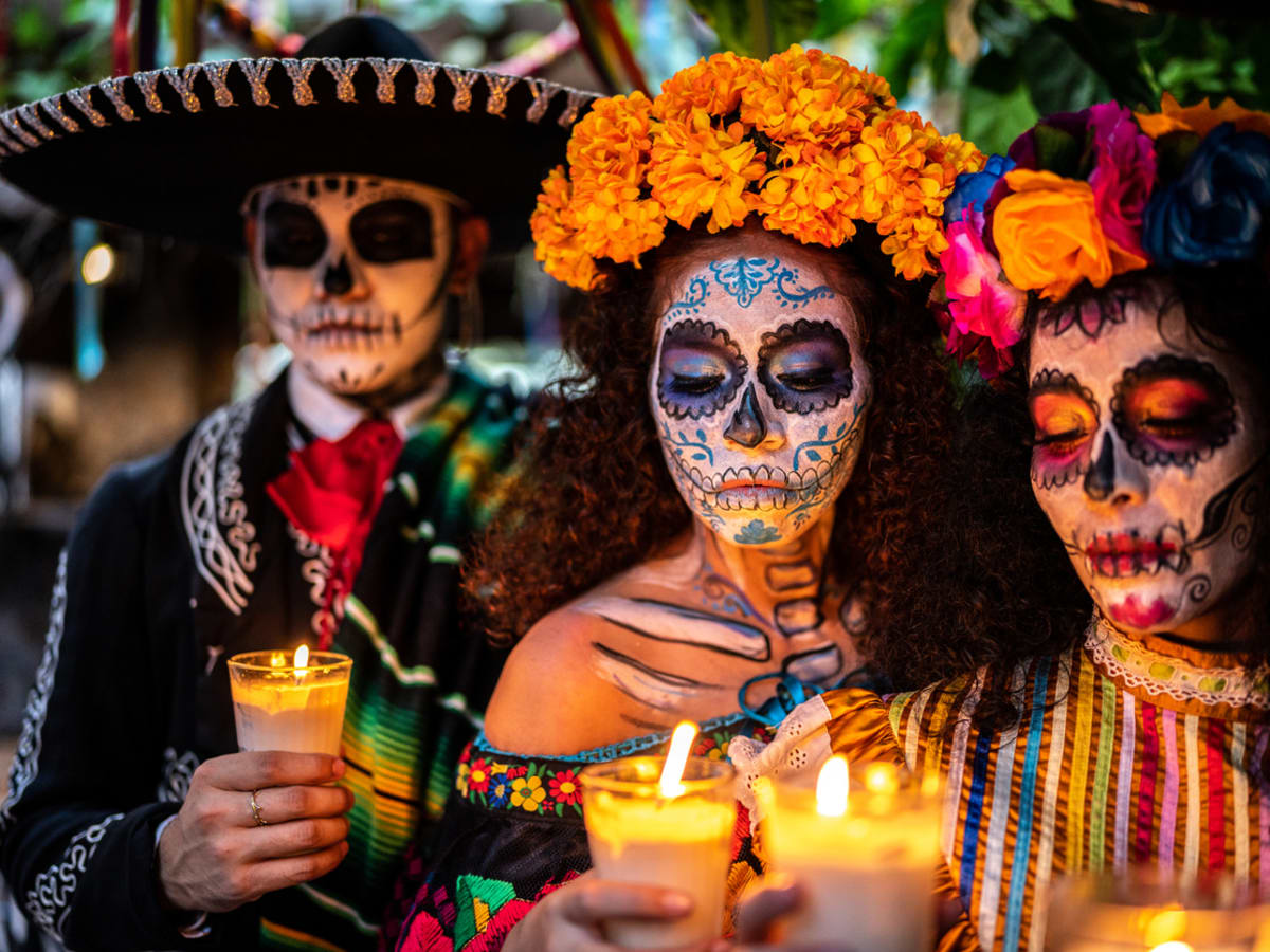 pmxrjxoybhas_dia-de-los-muertos-traditions.jpg