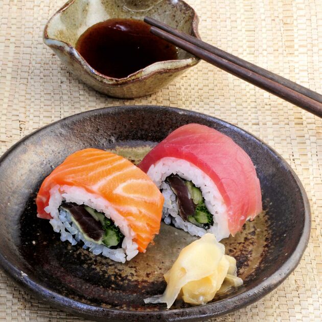17726-regenbogen-sushi-mit-lachs-und-thu