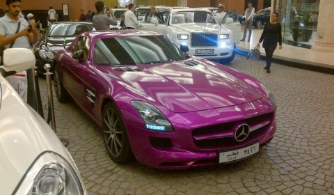 video pink wrapped mercedes benz sls amg