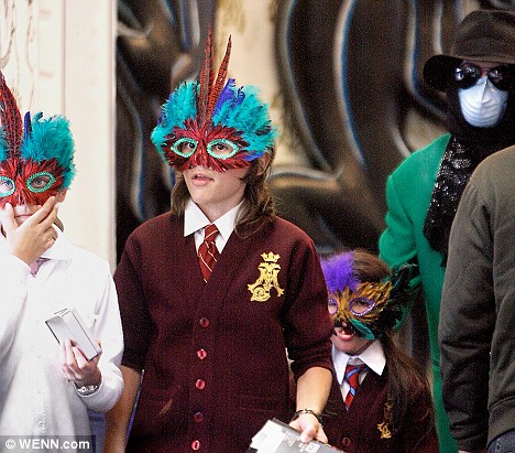 michael-jacksons-children-in-masks