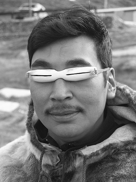 450px-Inuit snow goggles-Julian-Idrobo