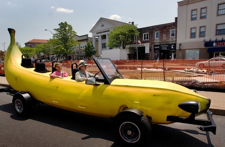 cruise-along-the-banana-car-o