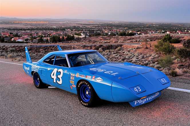 1970-Plymouth-Superbird-front
