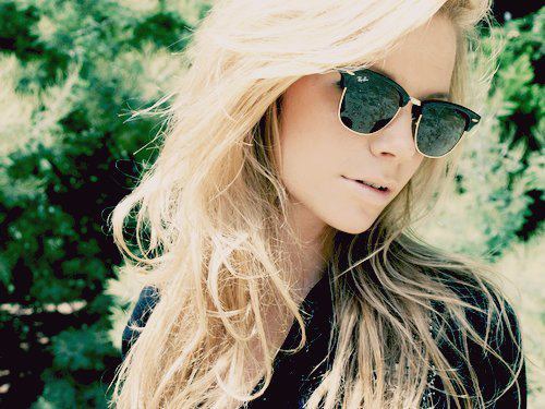 blonde-girl-pretty-sunglasses-wayfarer-F