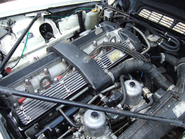 1974 Jaguar XJ6 Series 2 White 8 Engine