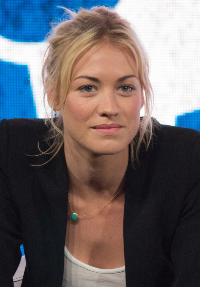 Yvonne Strahovski at Nerd HQ 2014 croppe