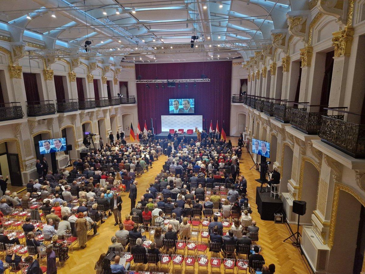 Schrder in Wien Saal - Copy