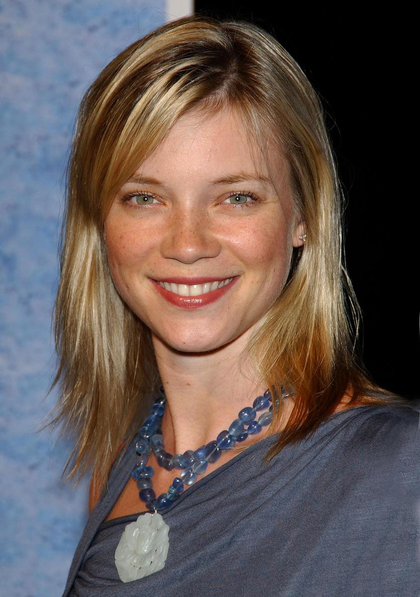 amy-smart-263687l