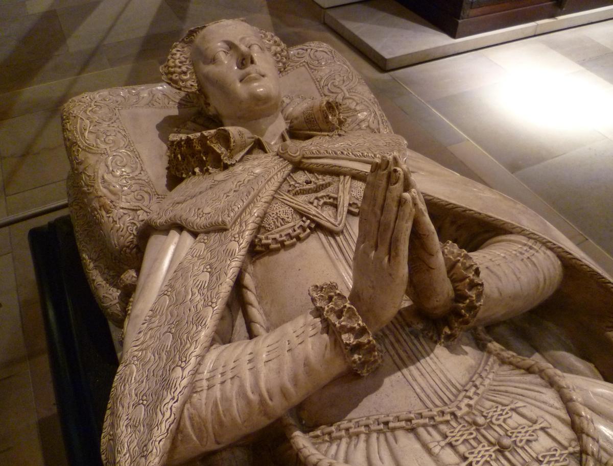 Tomb effigy of Mary2C Queen of Scots 28c