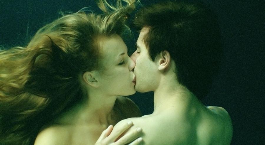 Underwater kiss from 22The Well22