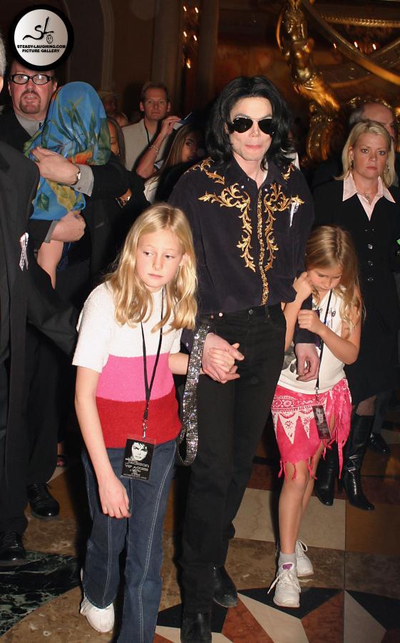 michael-jackson-shopping-spree-in-the-ve