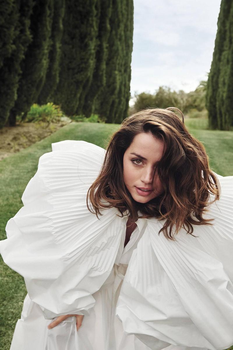 Ana-de-Armas-Beautiful-Photoshoot-6