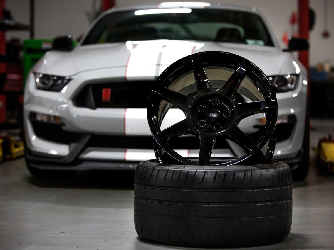 2015 Ford Mustang GT350R cfrp wheels