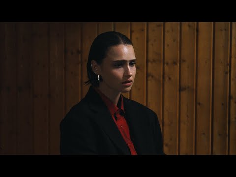 Youtube: CÉLINE - Weg von hier (Official Video)