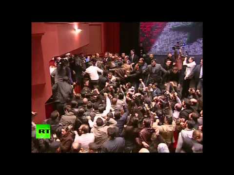 Youtube: Video: Assad mobbed by exultant supporters after rare speech