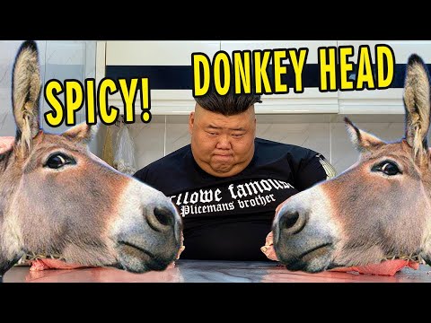Youtube: Auntie brought a 20-pound donkey head and Brother Monkey cooked it in the iron pot for two hours