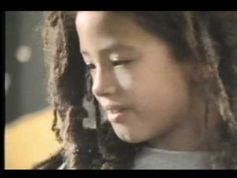 Youtube: Bob Marley - One Love (Clip Officiel)