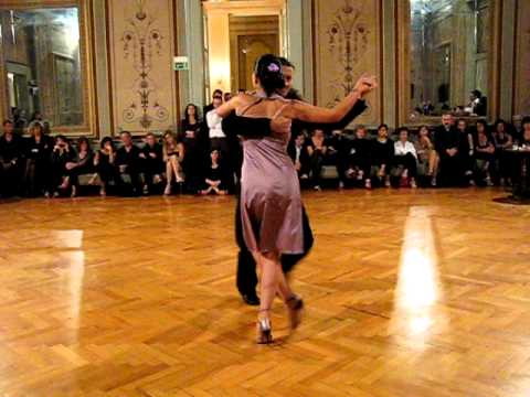 Youtube: Tango Milonguero - Silvia Tonelli e Claudio Ruberti - Vals