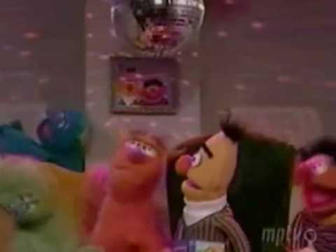 Youtube: Bert & Ernie tries Gangsta-Rap