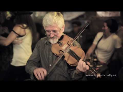 Youtube: Traditional Irish Music - Brogan's Bar - Ennis, Ireland