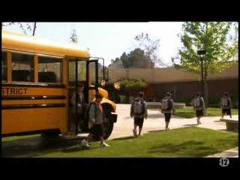 Youtube: Weeds - Opening 2x04 (french)