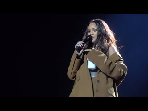 Youtube: Rihanna - Love On The Brain (LIVE 2018)