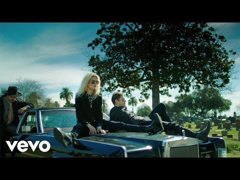 Youtube: The Kills - Doing It To Death (Official Video)