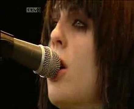 Youtube: The Distillers - The Hunger Live @ Reading (High definition)