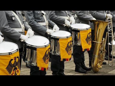 Youtube: Fahnentruppmarsch - Spielmannszug des Musikkorps der Bundeswehr OStFw Armin Jakobi