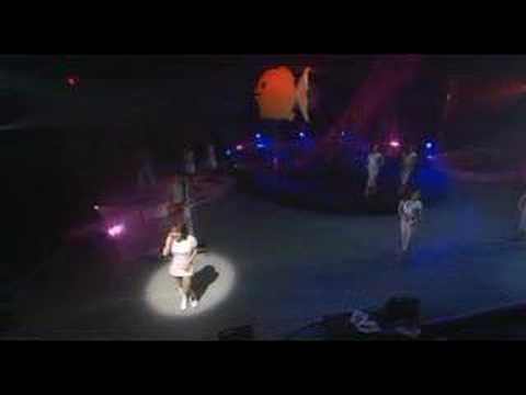 Youtube: Alizée - J'en Ai Marre! (Live - En Concert 2004)