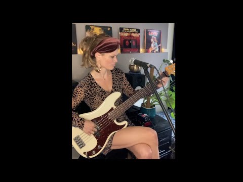 Youtube: Erykah Badu - Penitentiary Philosophy [Bass & Vocal cover]