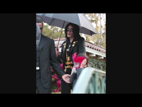 Youtube: BLRockPixLA - Michael Jackson at Beverly Hills Hotel 3 - 051509 - PapaBrazzi Report