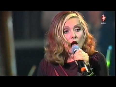 Youtube: Blondie - The Tide Is High (live)