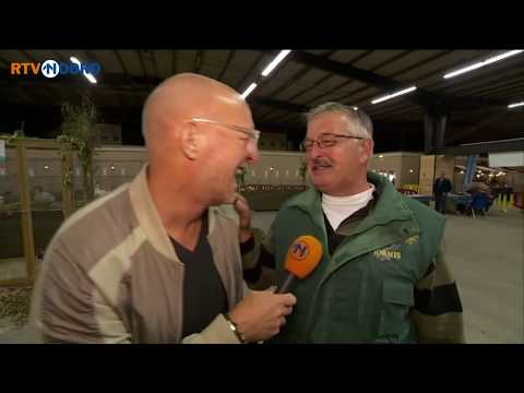 Youtube: [VIRAL] Chicken farmer laughs like a chicken - RTV Noord