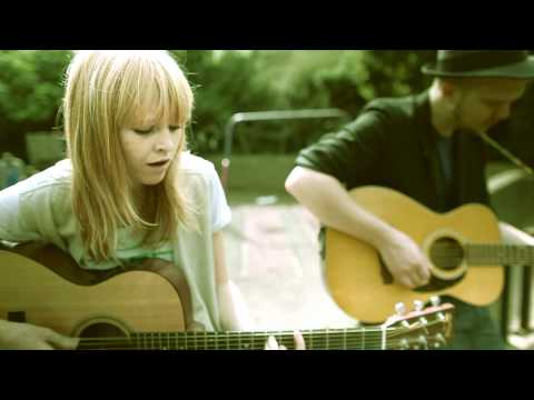 Youtube: WLT - Lucy Rose - Night Bus