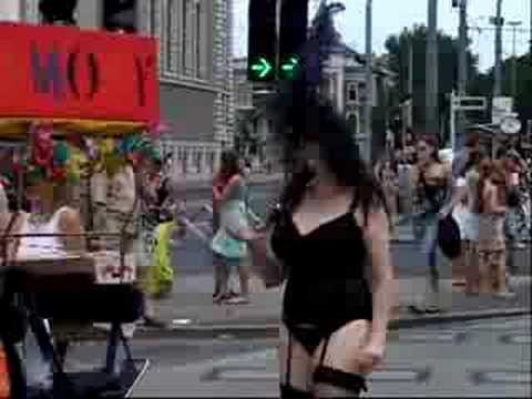 Youtube: Regenbogenparade WIen 12.07.2008