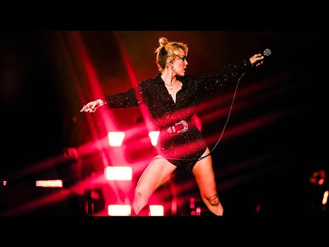 Youtube: Miley Cyrus - Bang Bang (My Baby Shot Me Down) x See You Again [Live]