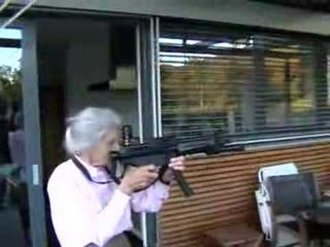 Youtube: Oma und die MP5