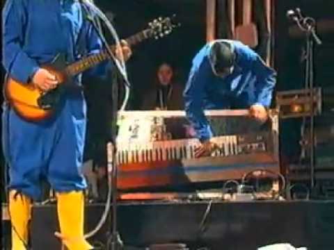 Youtube: Beastie Boys - Sabotage (Live at Woodstock 1999)