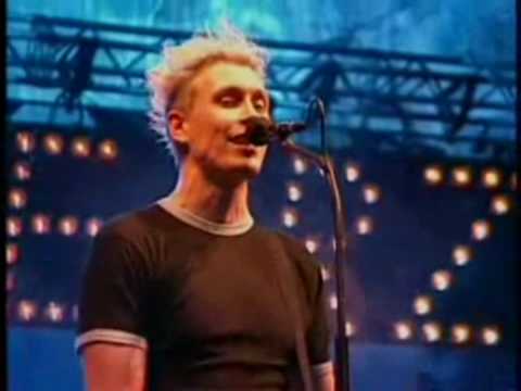 Youtube: die ärzte - Paul (live beim 15 Jahre Netto Konzert)