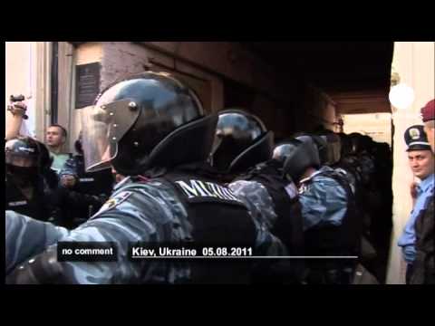 Youtube: Ukraine's ex-PM Yulia Tymoshenko arrested