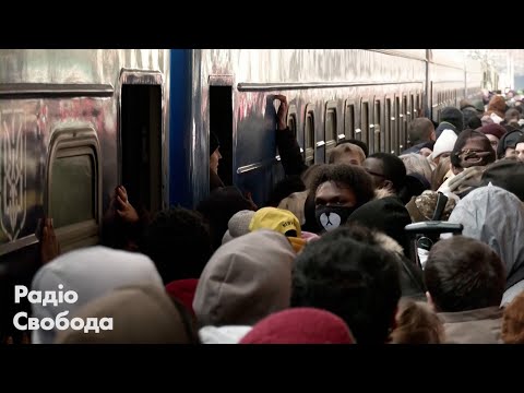 Youtube: Евакуація з Києва: люди штурмували потяг