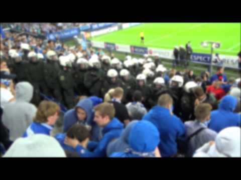Youtube: Polizeieinsatz FC Schalke 04 - PAOK Saloniki 21.08.2013 in der Nordkurve