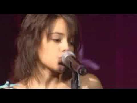 Youtube: Alizée - Gourmandises (Live - En Concert 2004)